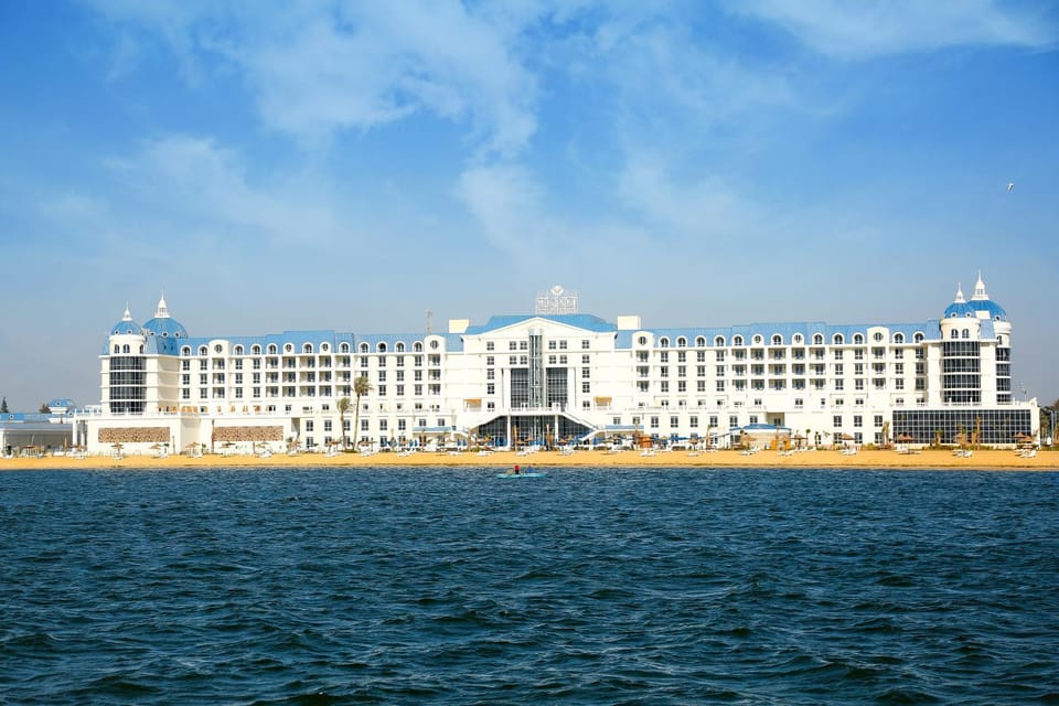 Property building, Natural landscape, Lake view, Sea view