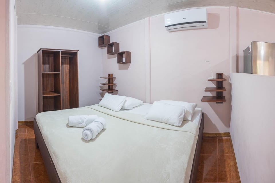 Property building, Bed, Bedroom