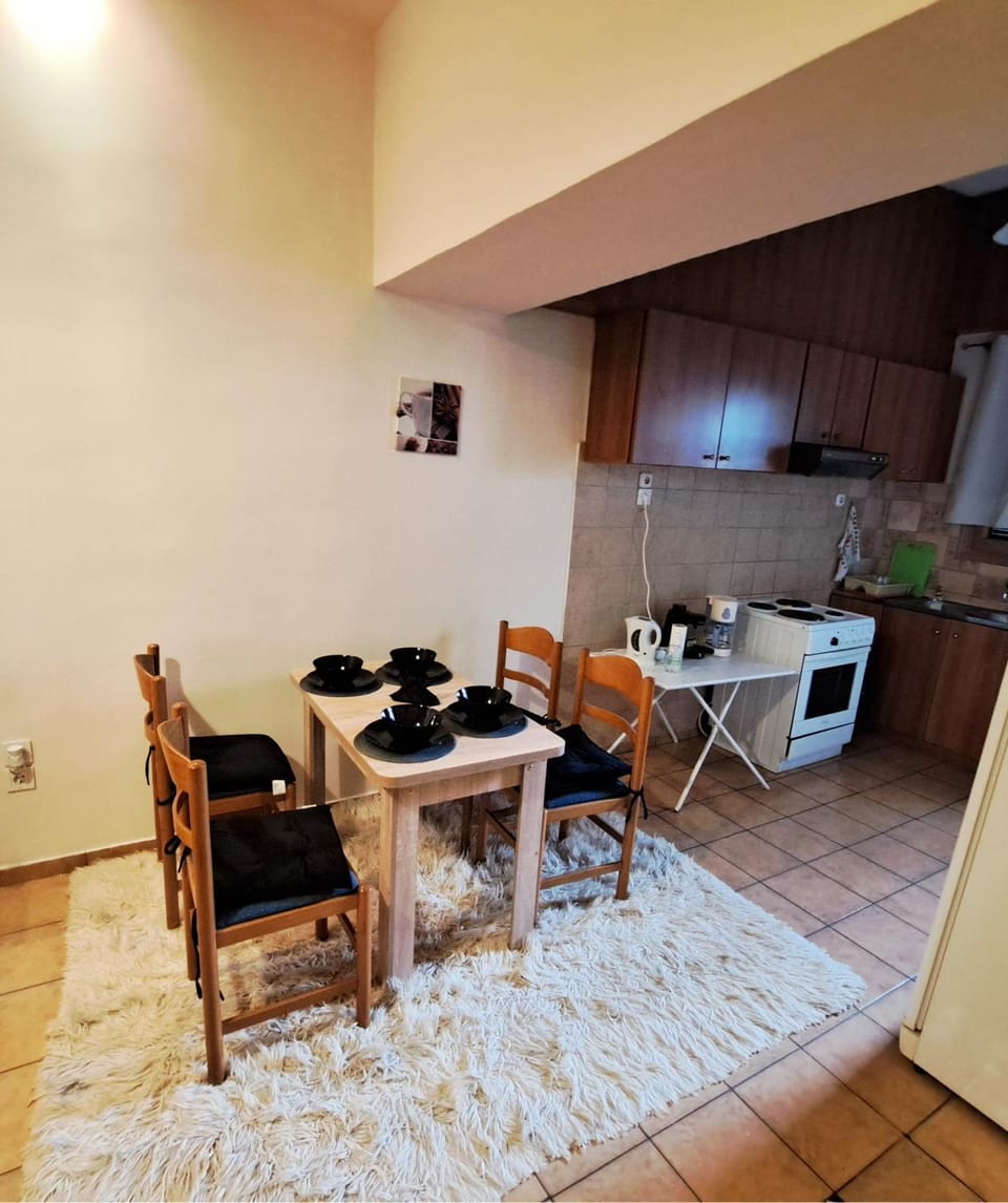 Dining area, pet friendly, stove
