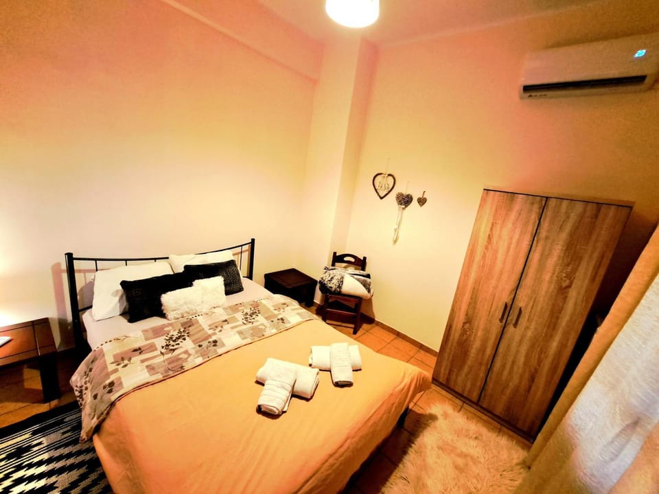 Bed, Photo of the whole room, Bedroom, towels, wardrobe, air conditioner