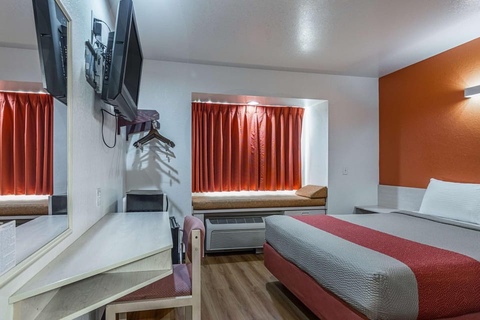 Photo of the whole room, On site