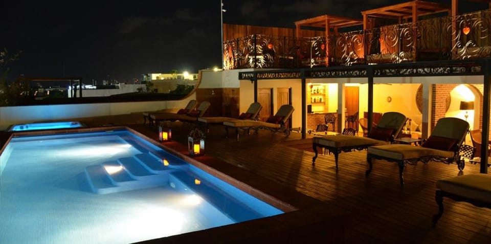 Swimming pool, Swimming pool