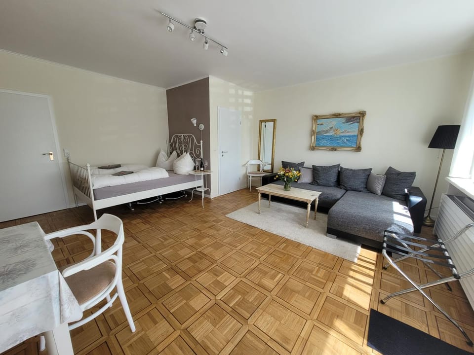 Seating area, Bedroom