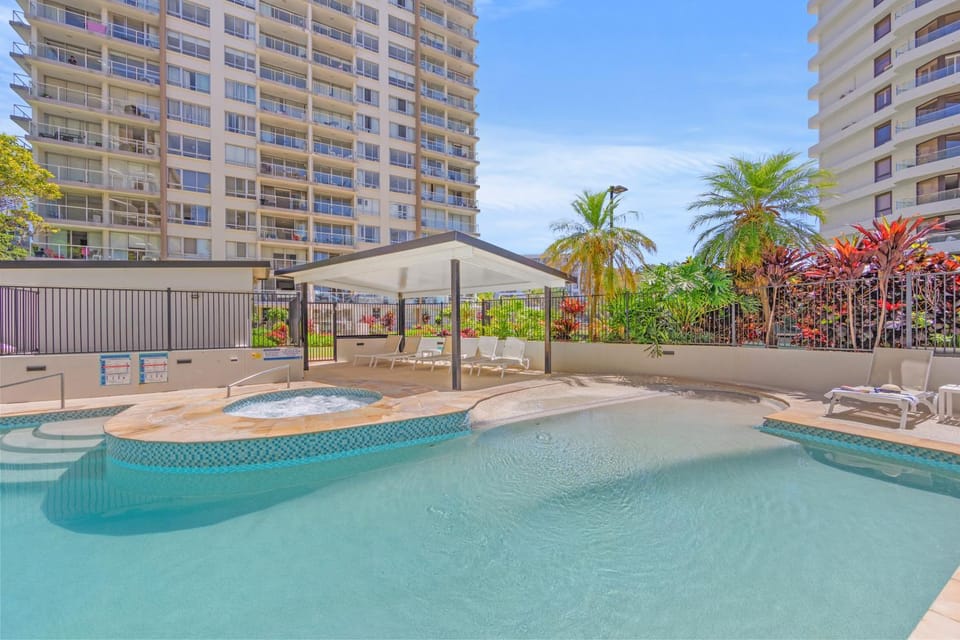 Pool view, Swimming pool, sunbed