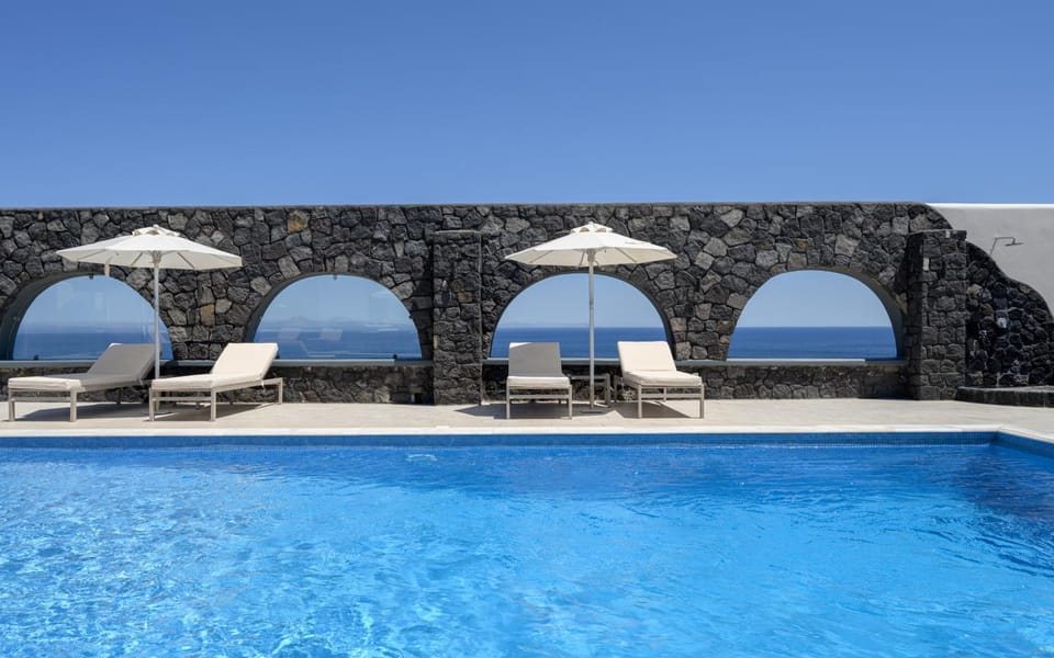 Swimming pool, sunbed