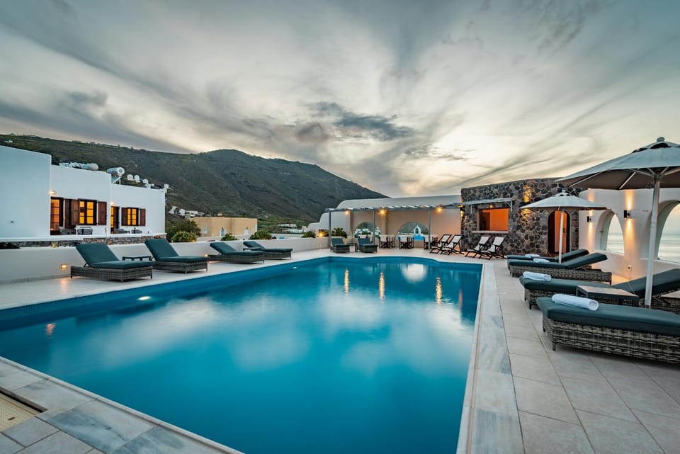 Patio, Natural landscape, Swimming pool, sunbed