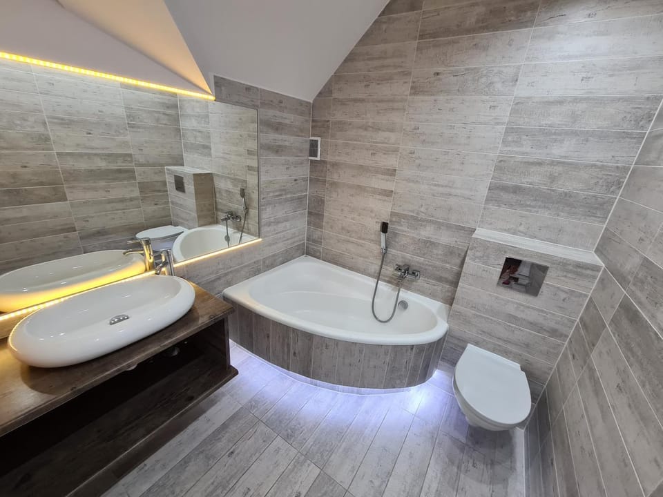 Toilet, Bathroom, Bath