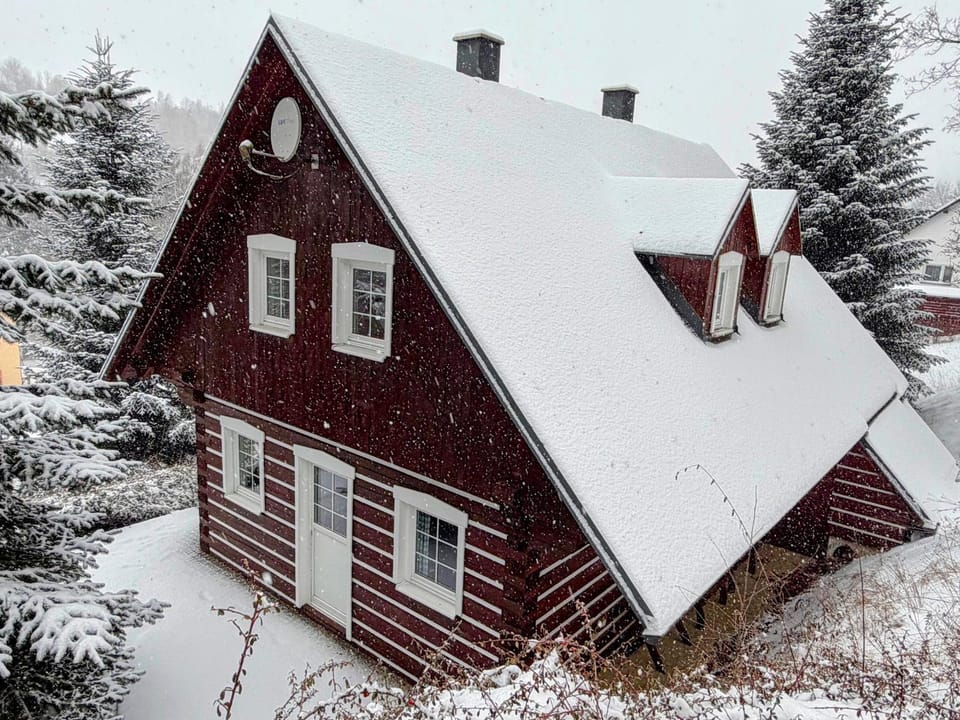 Property building, Facade/entrance, Day, Winter