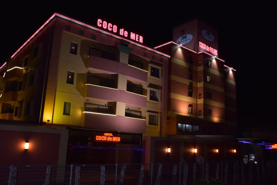 Facade/entrance