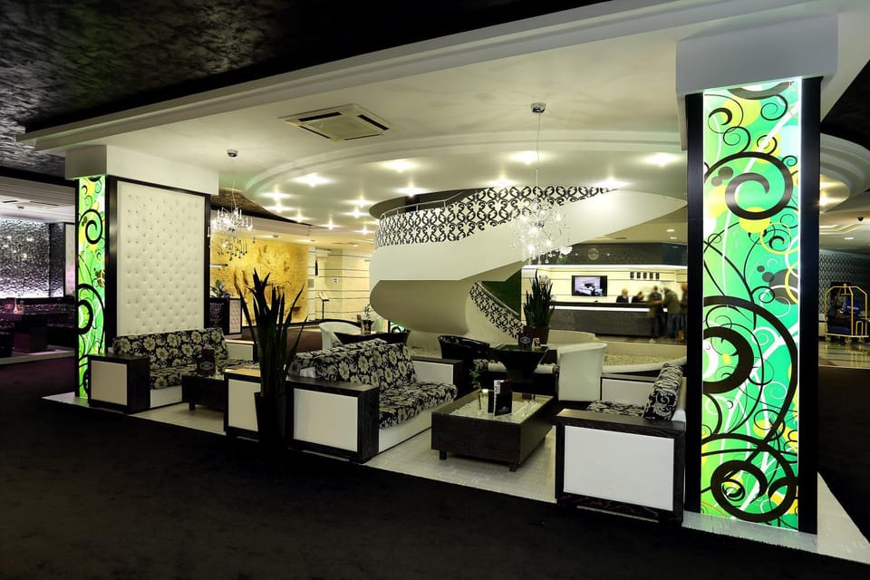 Restaurant/places to eat, Lobby or reception, Lounge or bar, Area and facilities