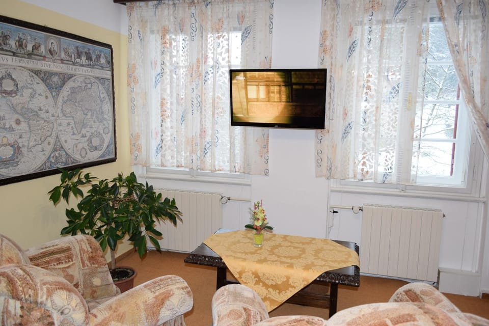 TV and multimedia, Seating area
