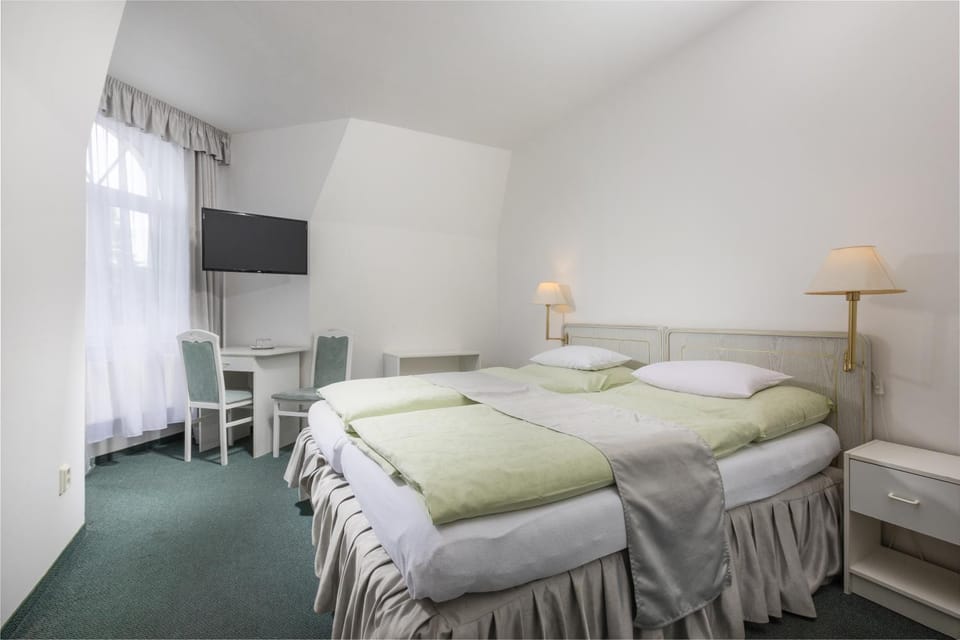 Bed, TV and multimedia