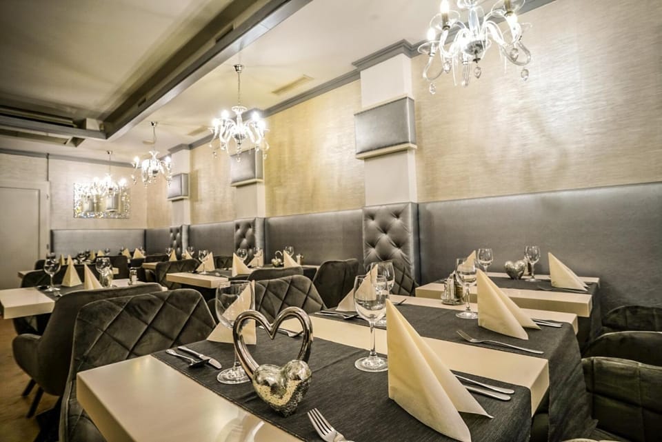 Dining area, Quiet street view