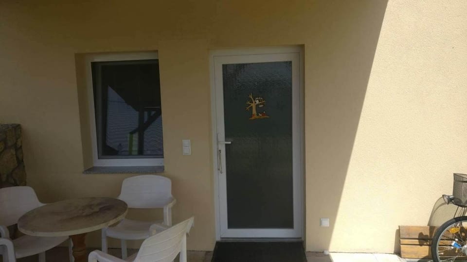Facade/entrance, Balcony/Terrace