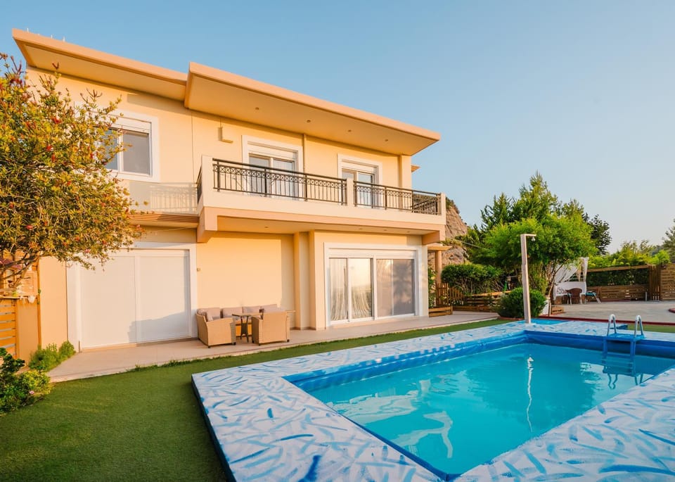 Patio, Garden, Balcony/Terrace, Pool view, Swimming pool, Location, sunbed