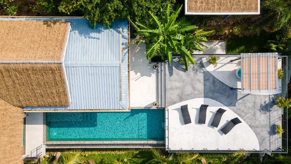 Property building, Day, Swimming pool, sunbed