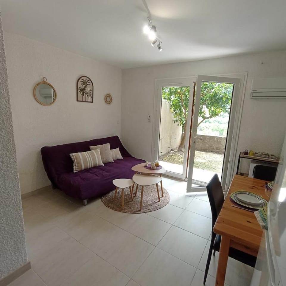 Patio, Living room, Dining area, microwave