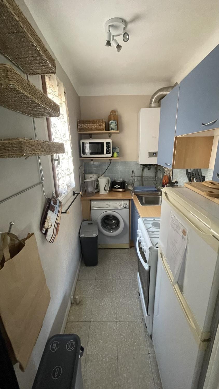 Coffee/tea facilities, Kitchen or kitchenette, microwave, oven, stove, toaster, washing machine