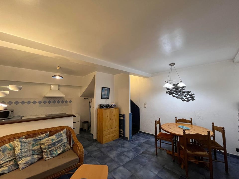 Kitchen or kitchenette, Living room, Dining area