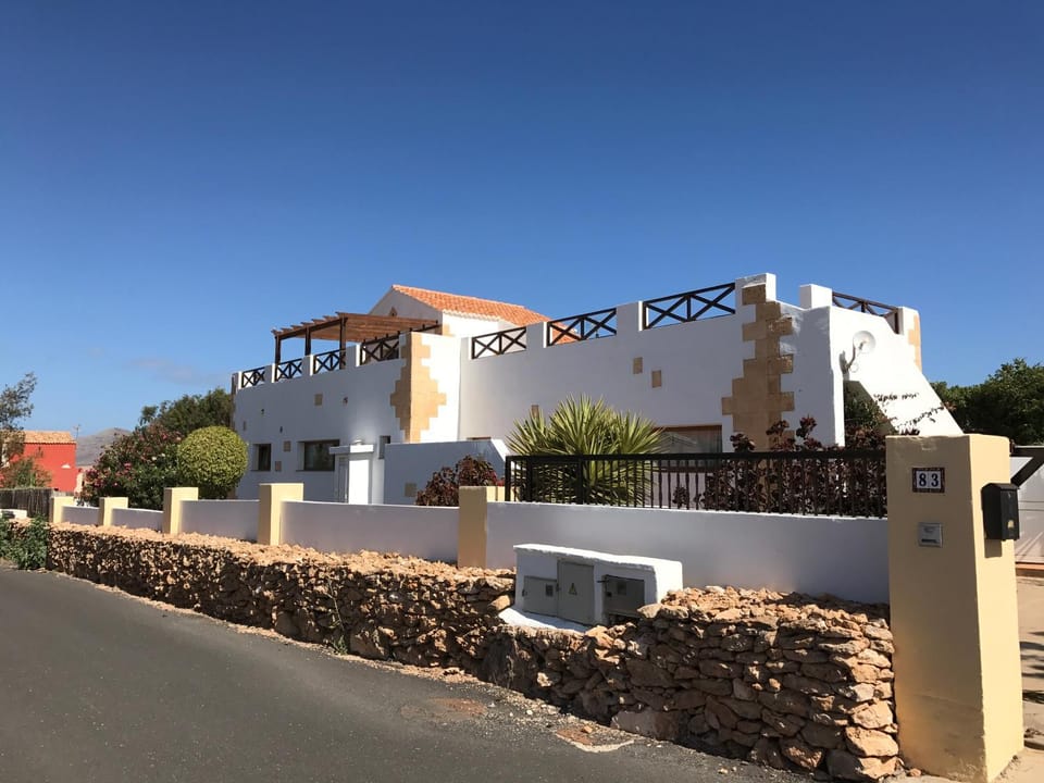 Casa Del Medio House in Maxorata