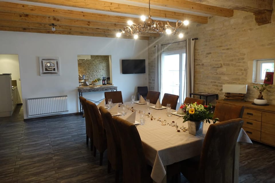 Property building, Dining area, Meals, Meals