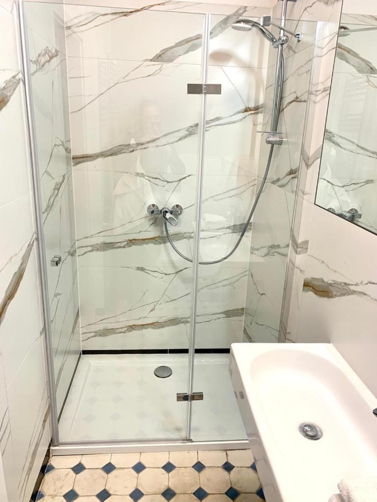 Shower, Bathroom, towels