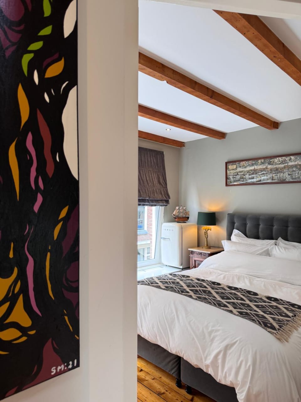 Bed, View (from property/room), Photo of the whole room, Decorative detail, Bedroom, City view, Garden view, Street view, Quiet street view, Inner courtyard view