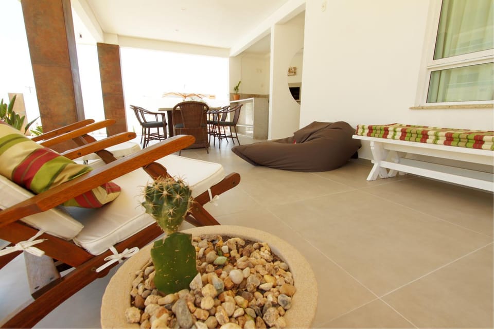 Casa do Artista a 60m do mar, piscina, 4 quartos House in Bombinhas