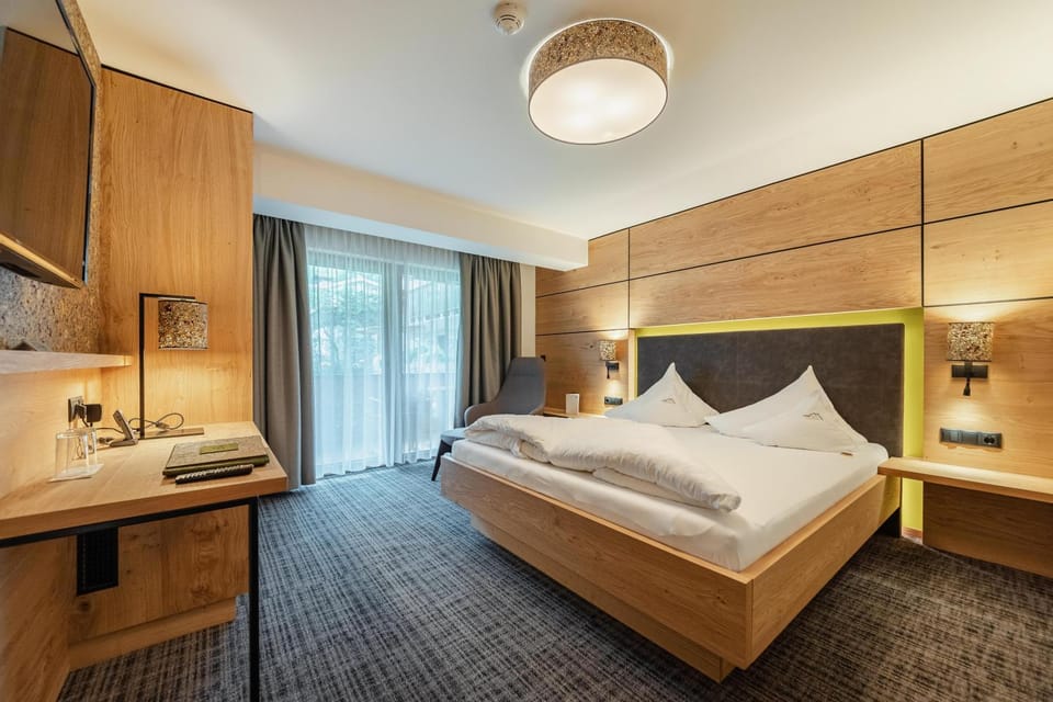 Bed, Photo of the whole room, Bedroom, Garden view