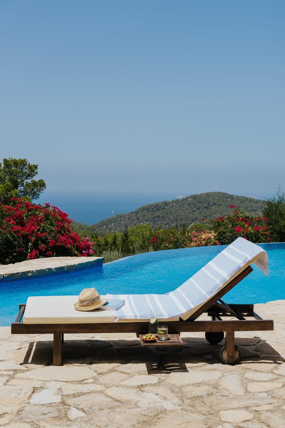 Sea view, Swimming pool, sunbed