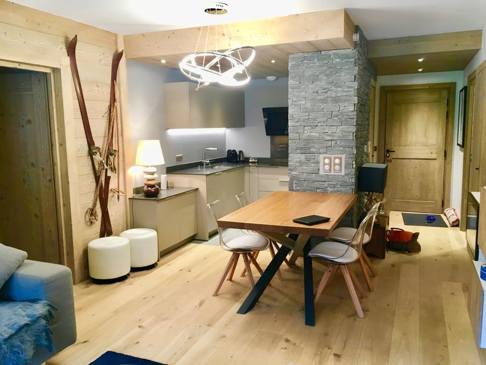 Living room, Dining area