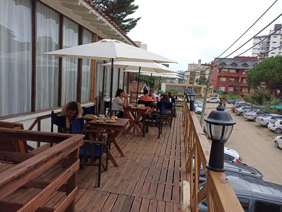 Property building, Restaurant/places to eat, Breakfast