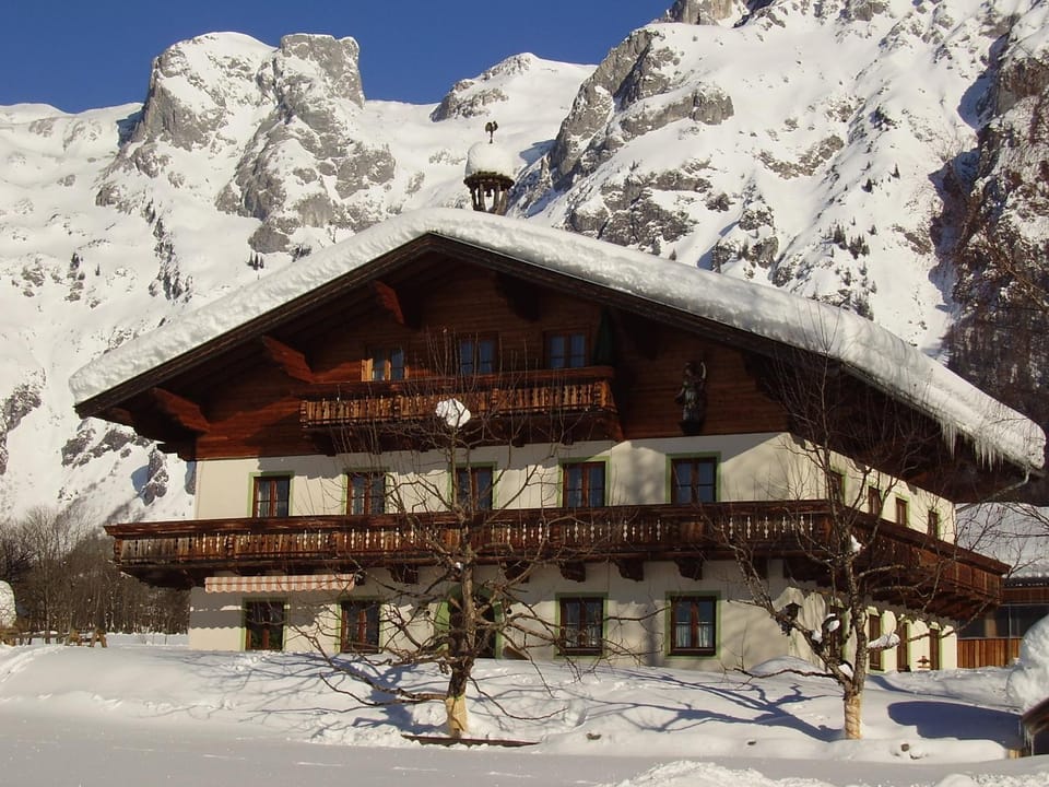 Facade/entrance, Winter