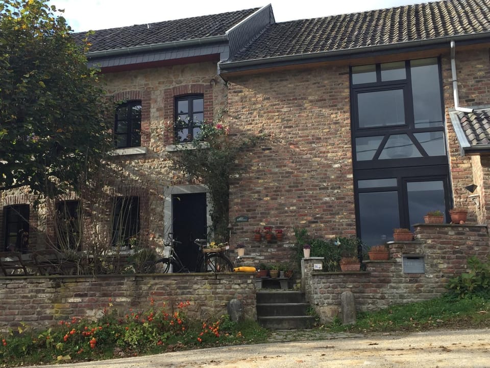 Facade/entrance, Day