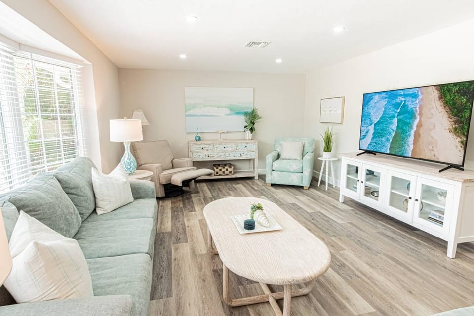 Oleander Drive - Coquina Sands House in Naples
