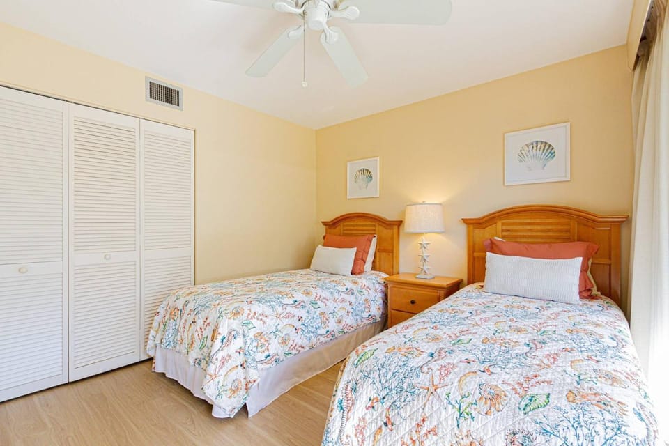 Park Shore Resort, 1st Floor, Bldg.I, End Unit House in Naples