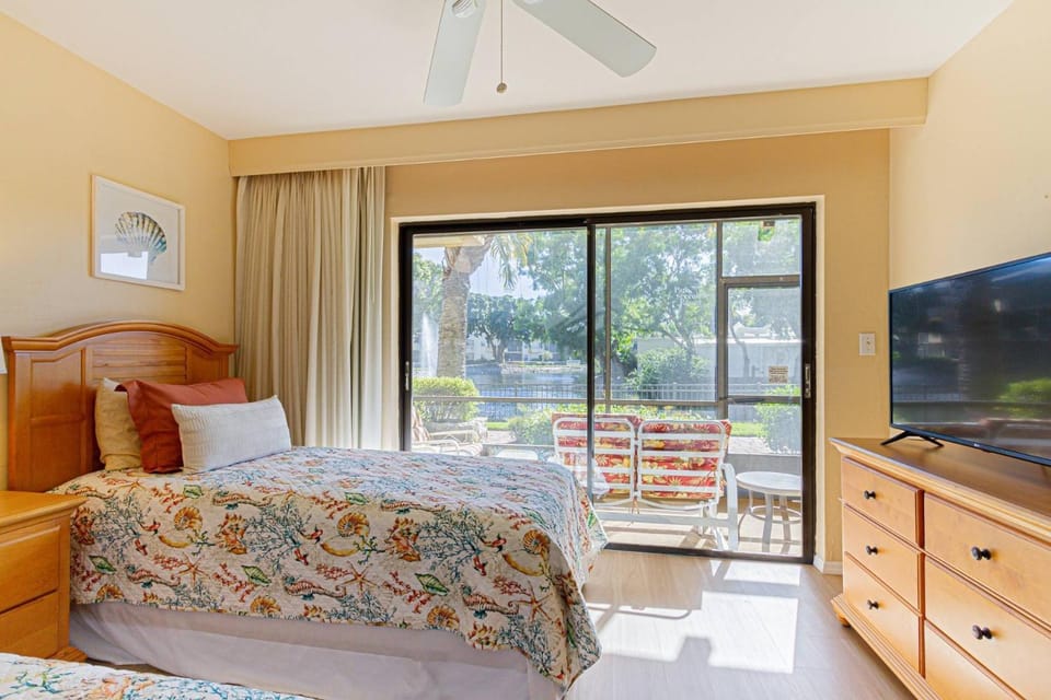 Park Shore Resort, 1st Floor, Bldg.I, End Unit House in Naples
