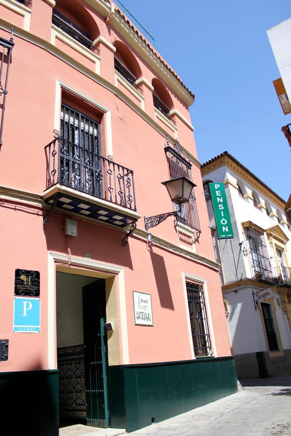 Facade/entrance