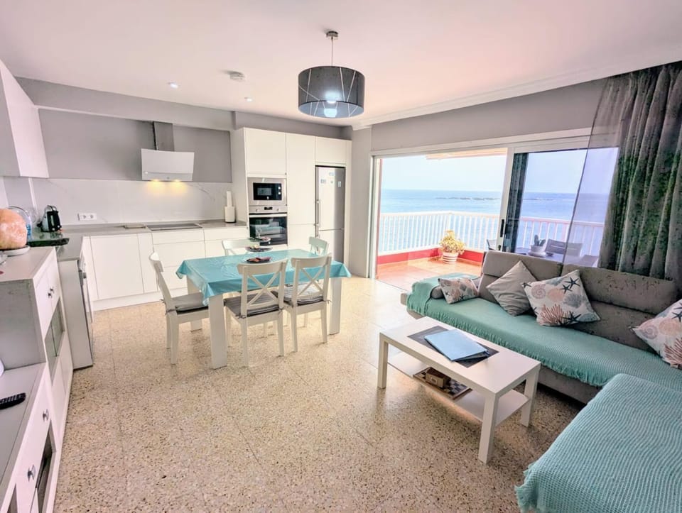 Kitchen or kitchenette, Seating area, Dining area, Sea view, stove