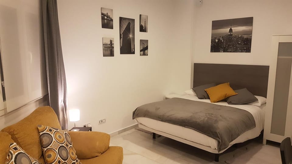 Bed, Photo of the whole room, Bedroom