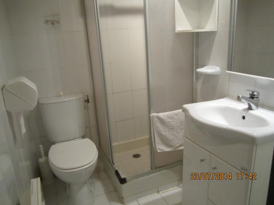 Shower, Staff, Mountain view, River view, Family