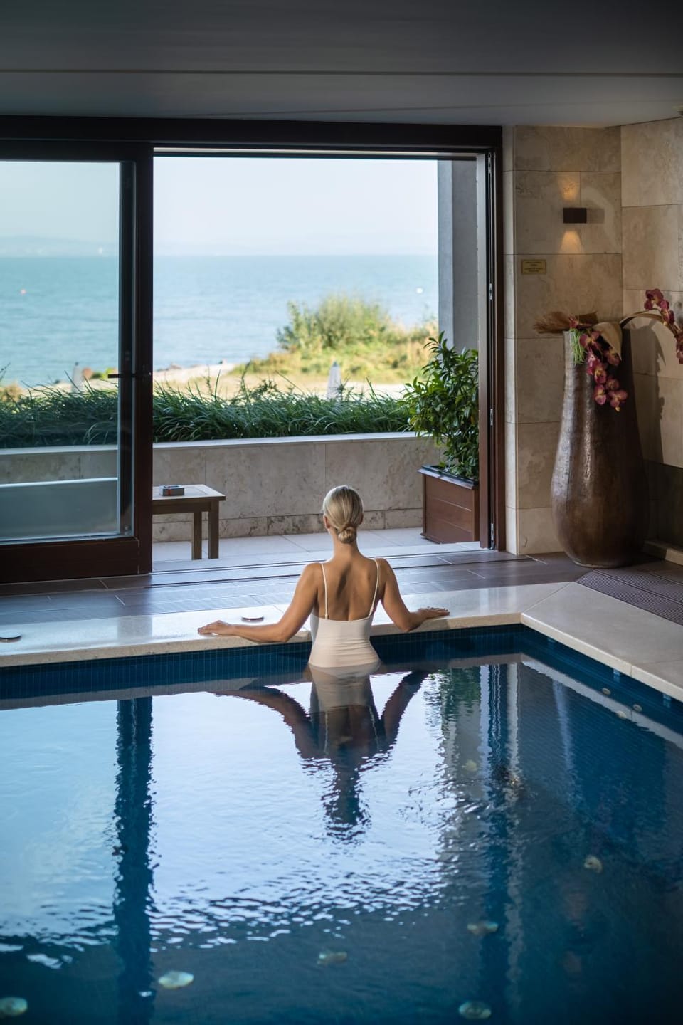 Lake view, Swimming pool