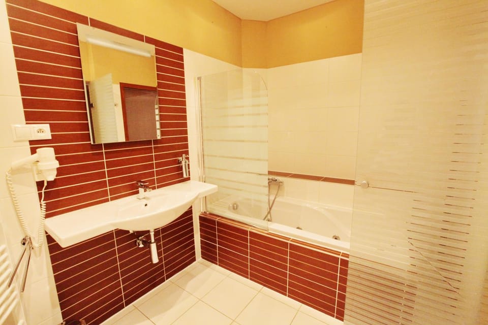 Bathroom, Bath