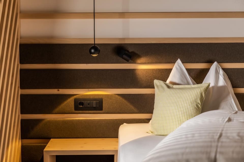 Bed, Coffee/tea facilities, Decorative detail, Bedroom