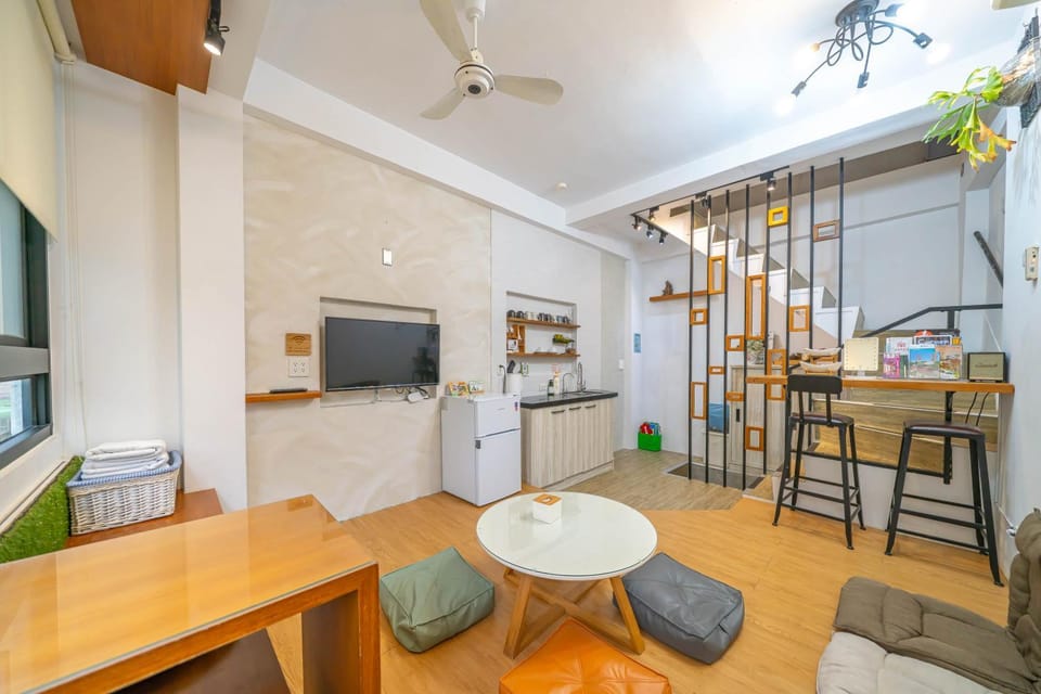 Property building, Restaurant/places to eat, Swimming pool