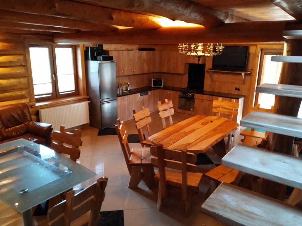 POD BRZĘCZĄCYMI TRZMIELAMI Nature lodge in Poland