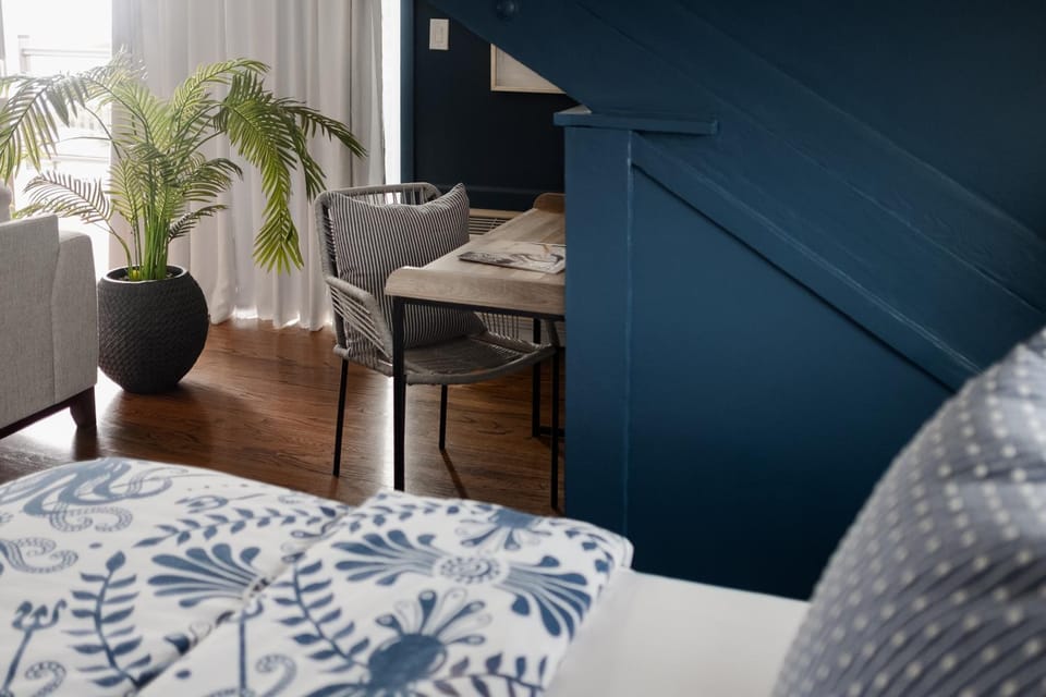 Bed, Seating area, Bedroom