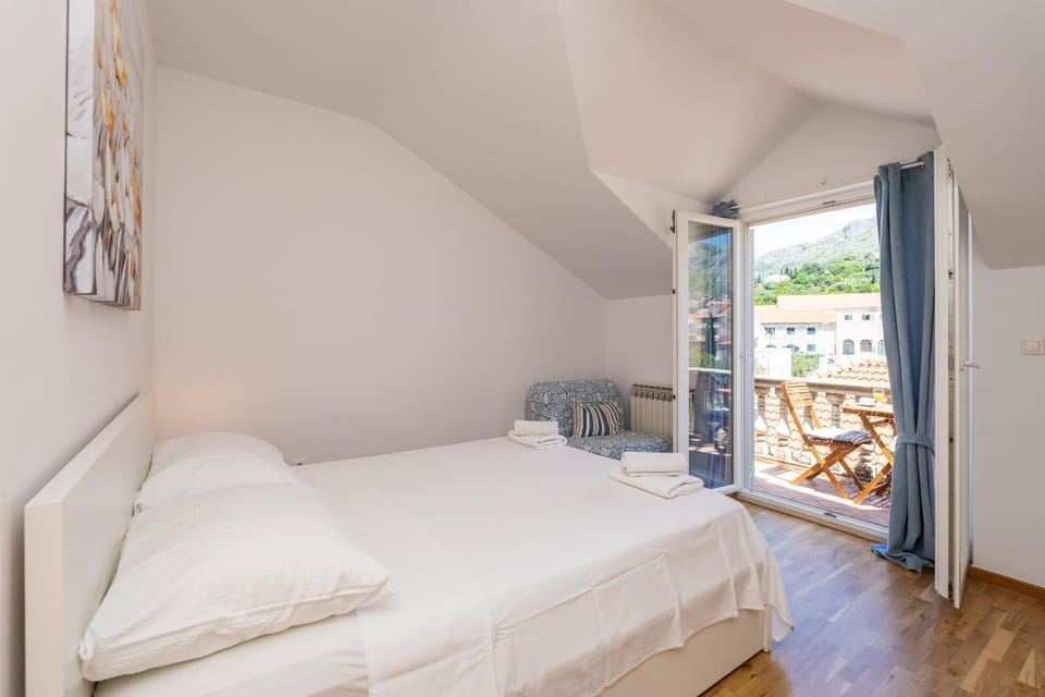 Bed, View (from property/room), Balcony/Terrace, Bedroom