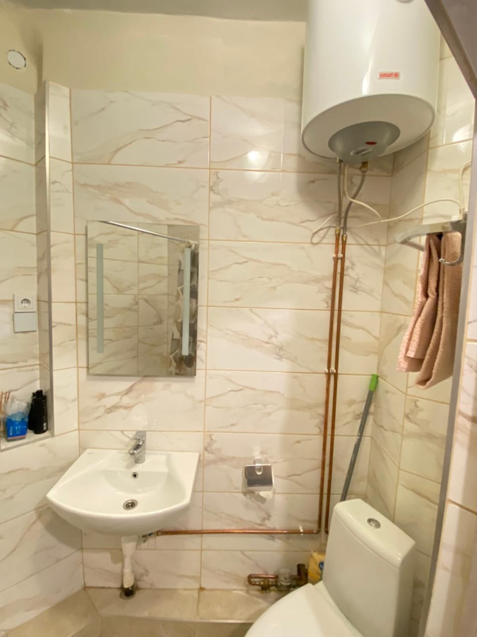 Shower, Toilet