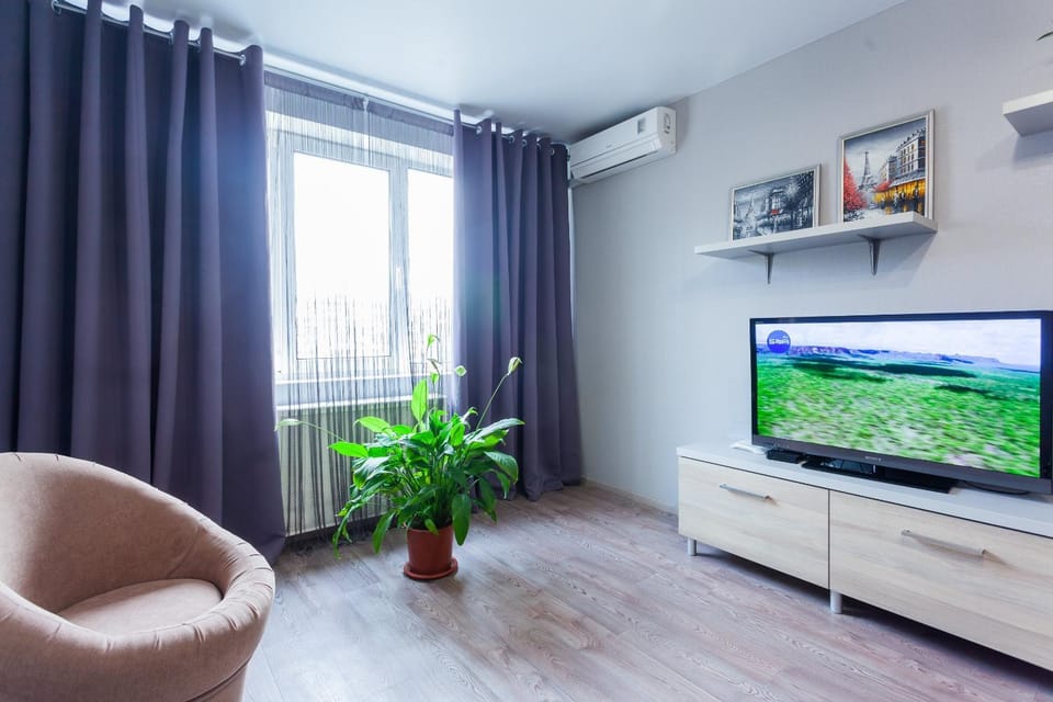 TV and multimedia, Seating area, air conditioner